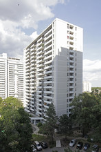 Davisville Village in Toronto, ON - Building Photo - Building Photo