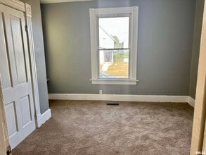 201 S Howell St in Davenport, IA - Building Photo - Building Photo