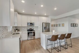 8392 Sky Mirror Ln in Sandy, UT - Building Photo - Building Photo