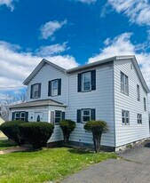 7 Mona Ave, Unit 7 in Branford, CT - Building Photo