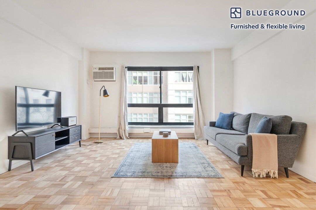 300 E 51st St in New York, NY - Building Photo