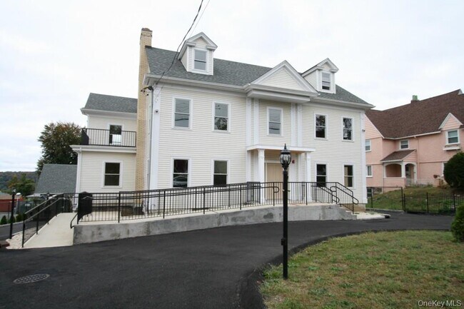 385 Palisade Ave in Yonkers, NY - Building Photo - Building Photo