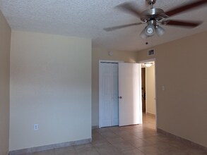 16 W 16th Ave in Hialeah, FL - Building Photo - Building Photo