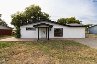 674 Bell Rd S in Iowa Park, TX - Building Photo