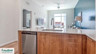 5256 International Dr, Unit 578 in Orlando, FL - Building Photo - Building Photo