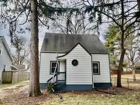 28W791 Batavia Rd in Warrenville, IL - Building Photo