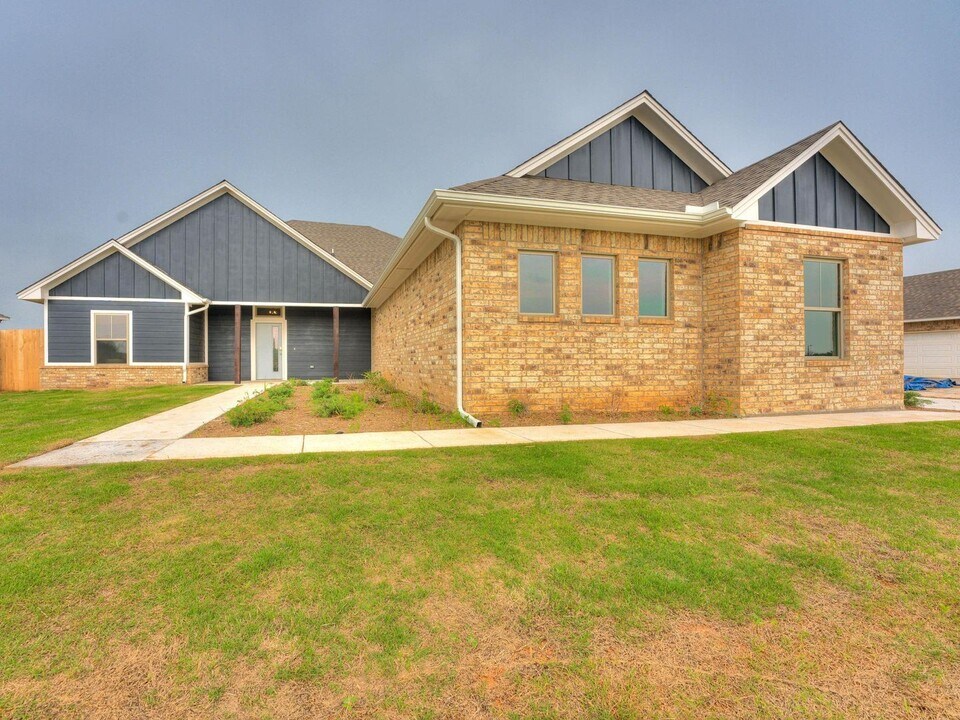 9617 Lake Gohar Dr in Yukon, OK - Building Photo