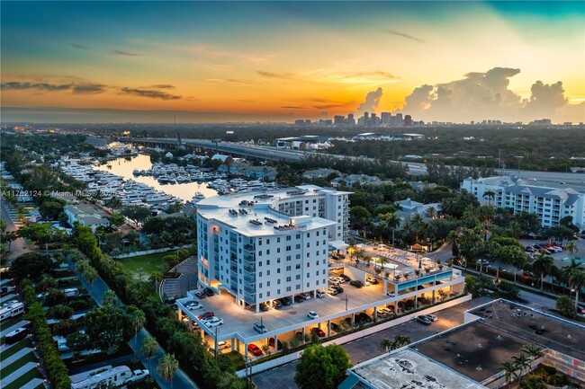 2500 SW 22nd Terrace in Fort Lauderdale, FL - Foto de edificio - Building Photo