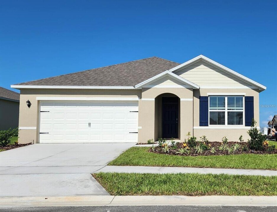 2171 Doe Run Dr in Davenport, FL - Building Photo