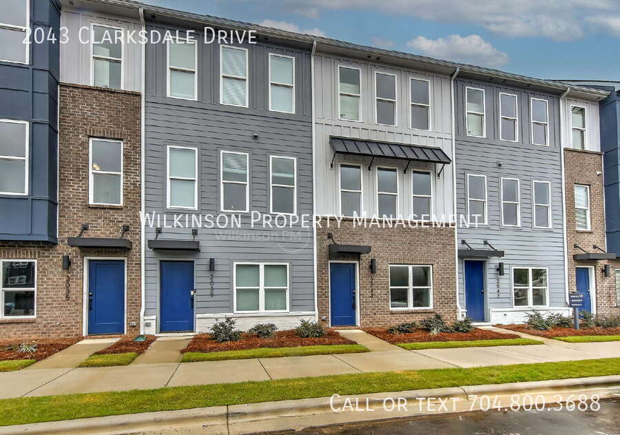 2043 Clarksdale Dr in Charlotte, NC - Building Photo