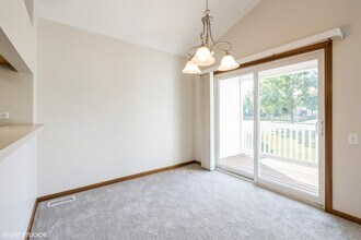 2424 Dawson Ln in Algonquin, IL - Building Photo - Building Photo