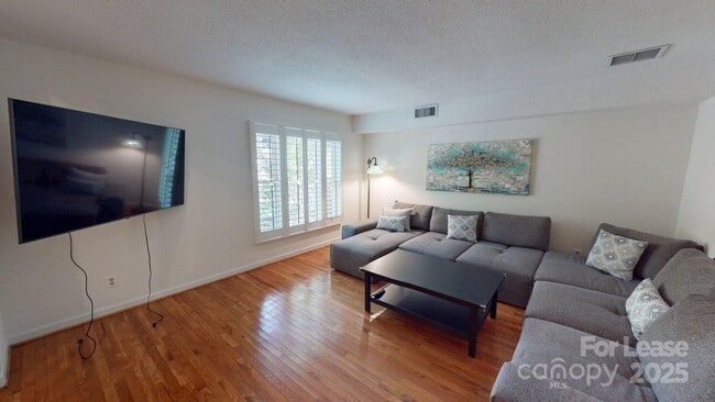 4025 Woodfox Dr in Charlotte, NC - Building Photo - Building Photo