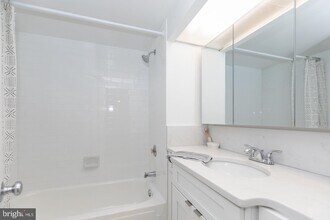1326 Spruce St, Unit 1603 in Philadelphia, PA - Building Photo - Building Photo
