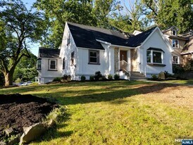 80 Lexington Ave in Cresskill, NJ - Building Photo