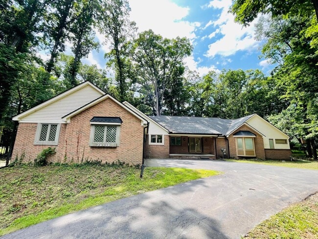 28118 Forestbrook Dr in Farmington Hills, MI - Building Photo - Building Photo