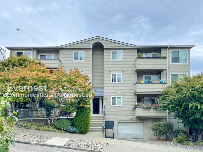 3926 1st Ave NE in Seattle, WA - Building Photo