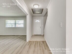 905 E Elgin St in Broken Arrow, OK - Building Photo - Building Photo
