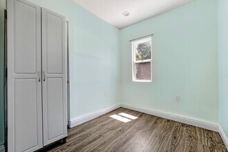 20751 Parthenia St in Winnetka, CA - Building Photo - Building Photo