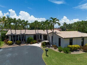 636 Hibiscus Dr in Hallandale Beach, FL - Building Photo - Building Photo