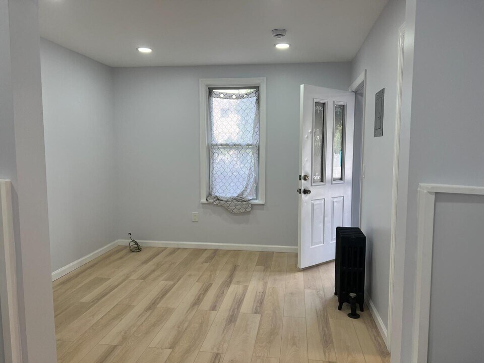 273 Maple Ave in Wallington, NJ - Building Photo