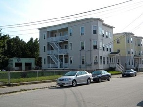 741 Somerville St in Manchester, NH - Building Photo - Building Photo