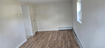 84 Pleasure Ave in Lake Ronkonkoma, NY - Building Photo - Building Photo