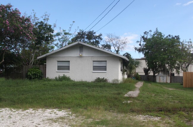 204 Jeru Blvd in Tarpon Springs, FL - Foto de edificio - Building Photo