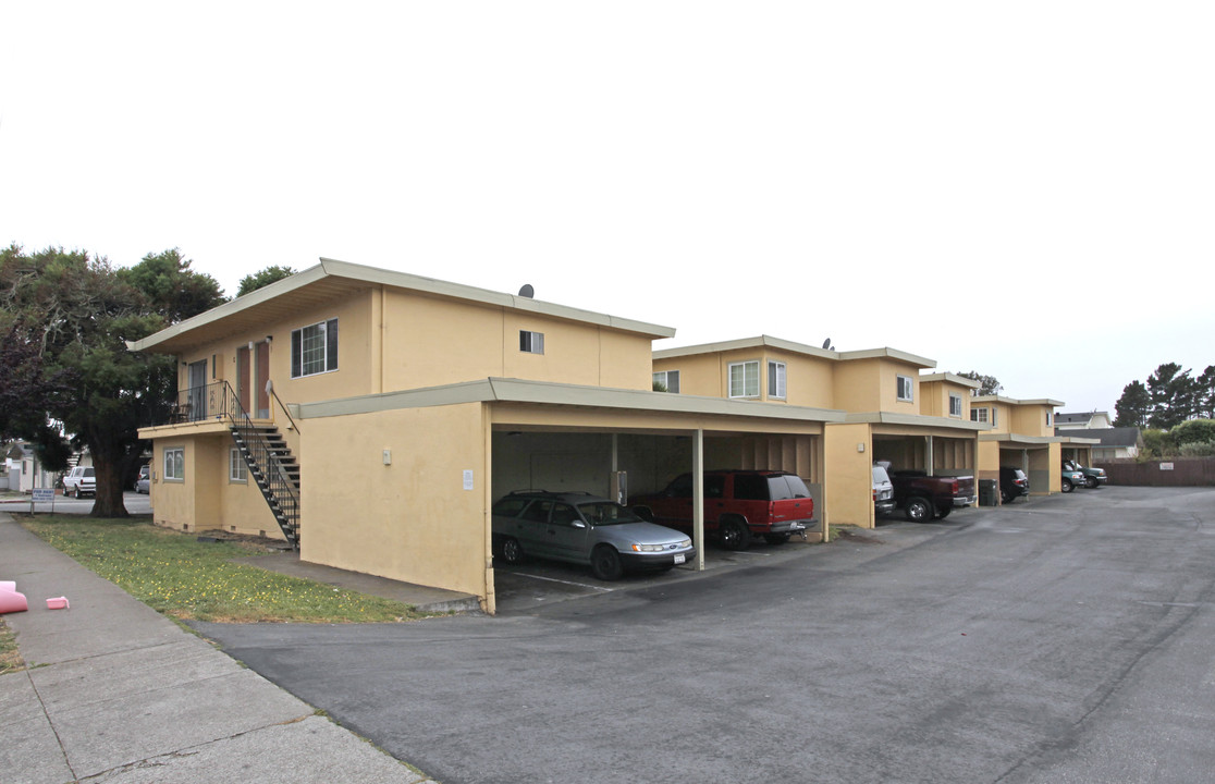 645-669 Grove St in Half Moon Bay, CA - Building Photo