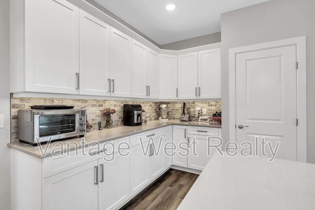 2580 Crown Crest Dr in West Kelowna, BC - Building Photo - Building Photo