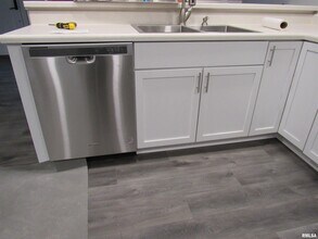 240 5th St E in Milan, IL - Building Photo - Building Photo