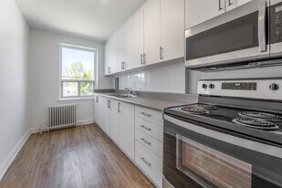 Clearview on the Park in Toronto, ON - Building Photo