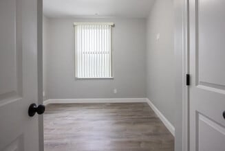 6899 Post Rd in North Kingstown, RI - Building Photo - Building Photo