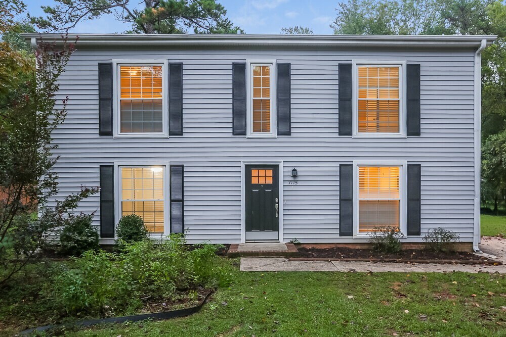 7115 Casual Corner Ln in Mint Hill, NC - Building Photo