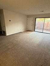971 Santa Cruz Way in Rohnert Park, CA - Building Photo - Building Photo