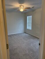553 Memorial Dr Ext, Unit Unit G in Greer, SC - Building Photo
