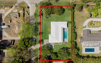 6695 SW 96th St in Pinecrest, FL - Foto de edificio - Building Photo