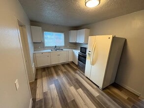 5824 Ocean Beach Hwy in Longview, WA - Building Photo - Building Photo