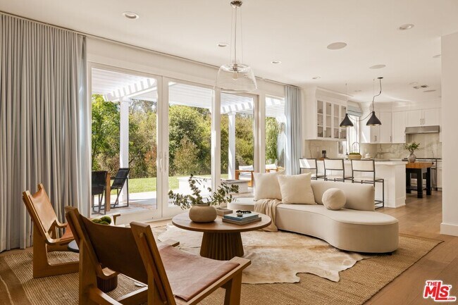 3021 Turtle Creek Rd in Calabasas, CA - Foto de edificio - Building Photo