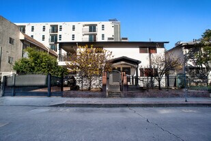 11267 Otsego St in Los Angeles, CA - Building Photo
