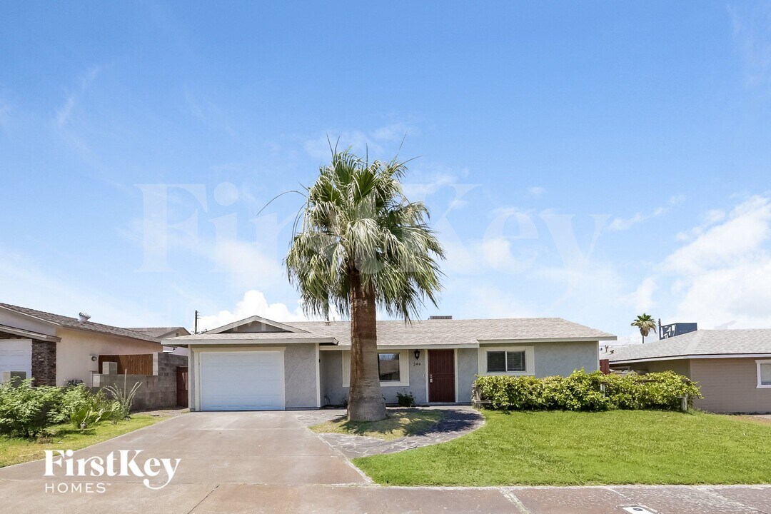 246 Denver Way in Henderson, NV - Foto de edificio