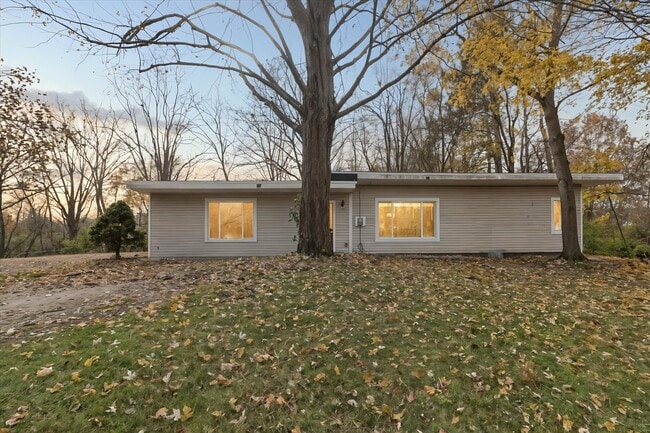 671 W Clark Rd, Unit 1 in Ypsilanti, MI - Foto de edificio - Building Photo