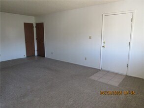 2011 Wickieup Ave in Kingman, AZ - Building Photo - Building Photo