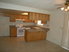 575 Trinity Dr in Vacaville, CA - Building Photo