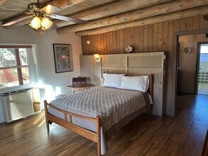 332 Kit Carson Rd in Taos, NM - Building Photo - Building Photo