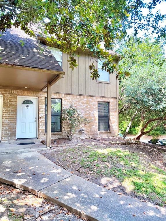 1011 Hamblen Rd in Houston, TX - Foto de edificio - Building Photo
