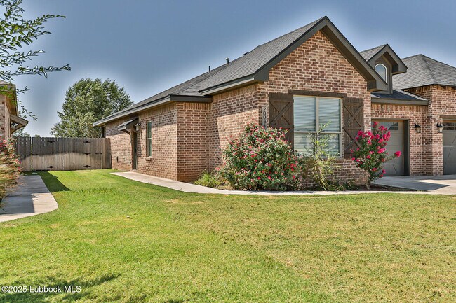 2022 102nd St in Lubbock, TX - Building Photo - Building Photo