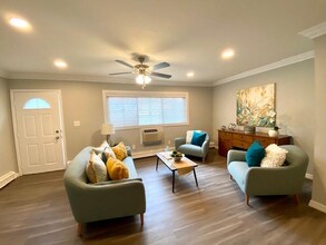 315 Brook Ave in Bay Shore, NY - Building Photo - Building Photo