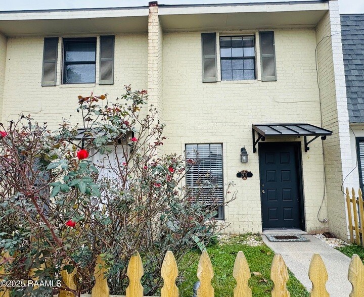 2419 Robley Dr in Lafayette, LA - Building Photo