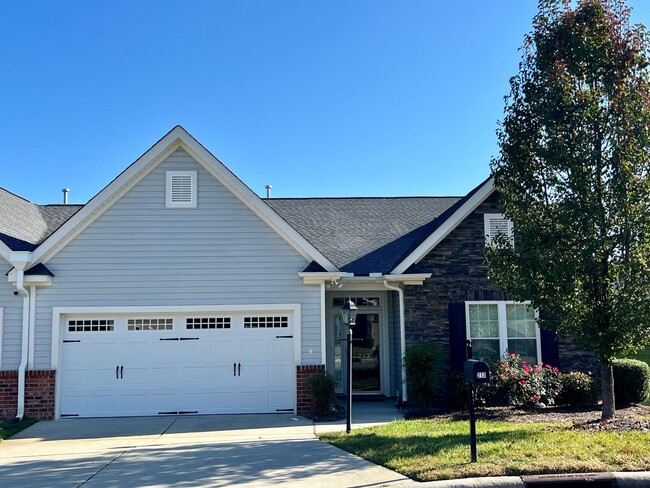 213 Slate Dr in Gibsonville, NC - Foto de edificio - Building Photo