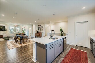 568 Avondale Pk Cir in Decatur, GA - Building Photo - Building Photo